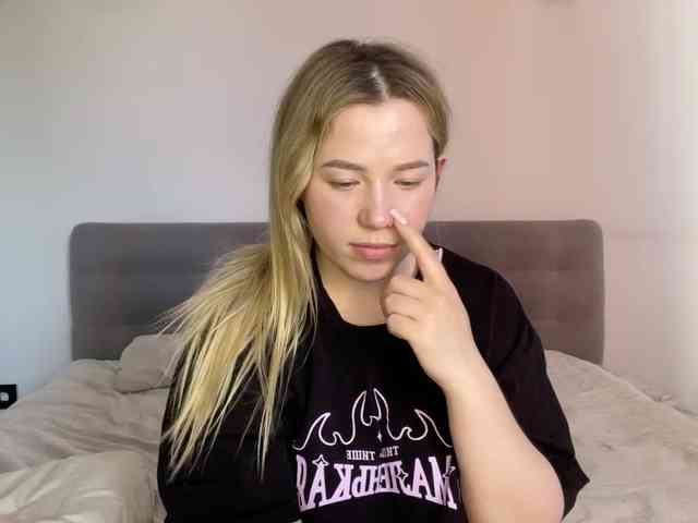 AlyraSun webcam