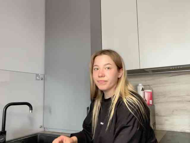 AlyraSun webcam