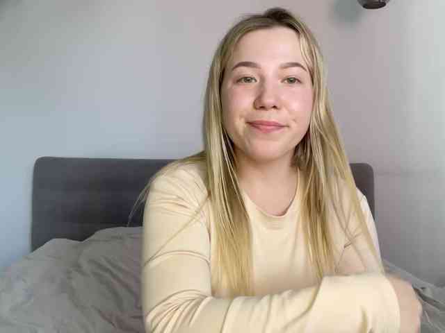 AlyraSun webcam