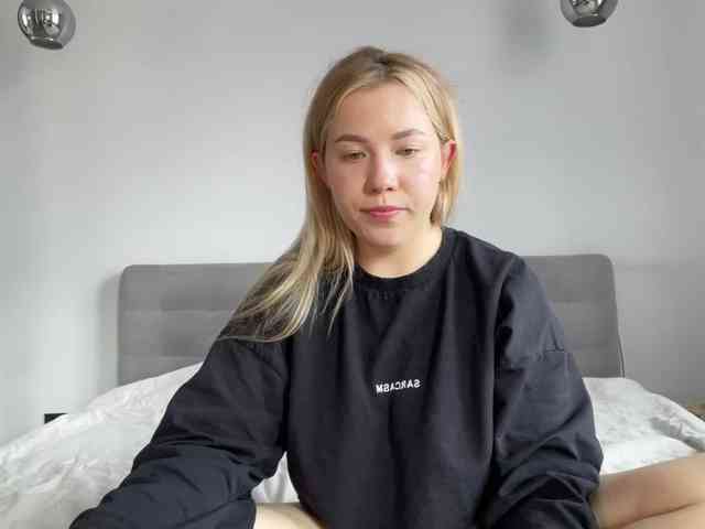 AlyraSun webcam