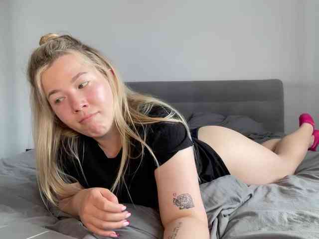 AlyraSun webcam