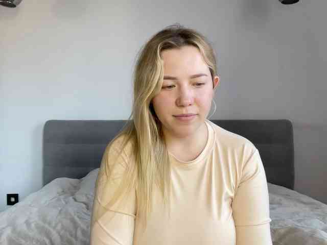 AlyraSun webcam