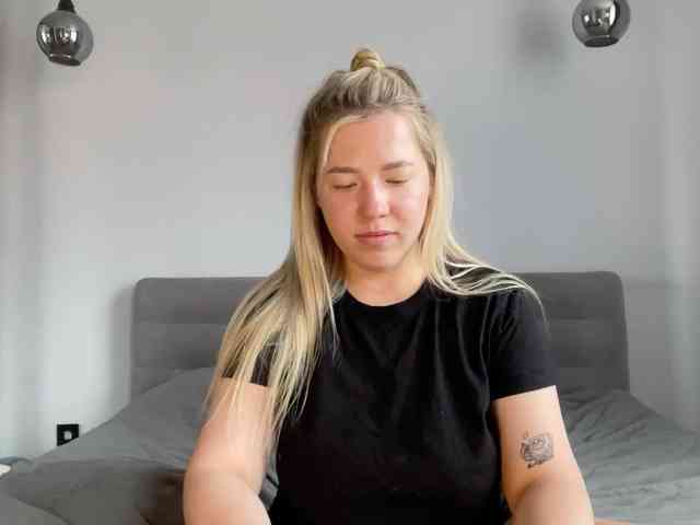 AlyraSun webcam
