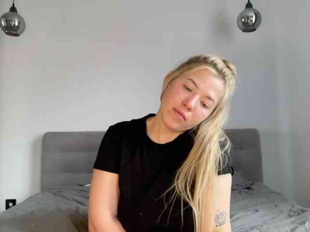 AlyraSun webcam