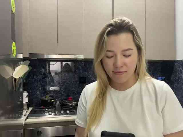 AlyraSun webcam