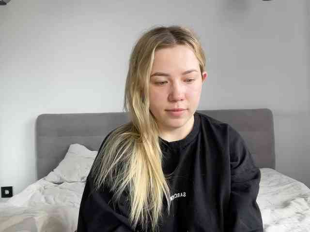 AlyraSun webcam