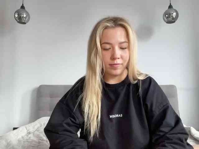 AlyraSun webcam