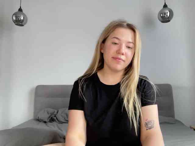 AlyraSun webcam
