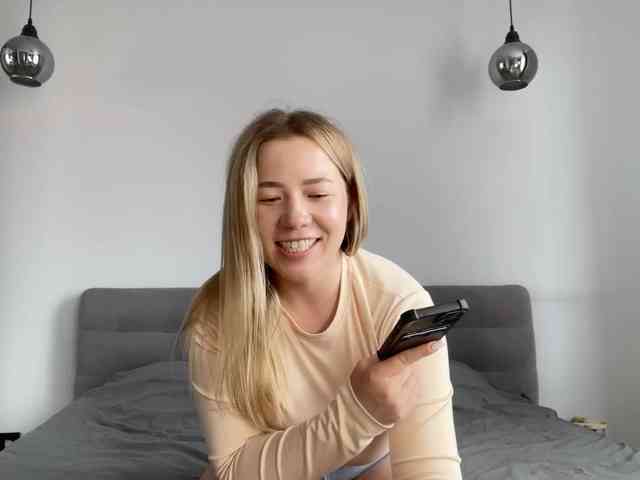 AlyraSun webcam