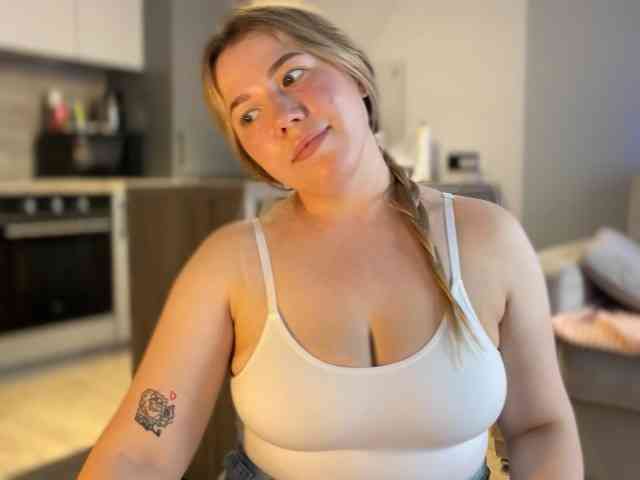 AlyraSun webcam