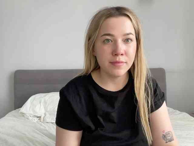 AlyraSun webcam
