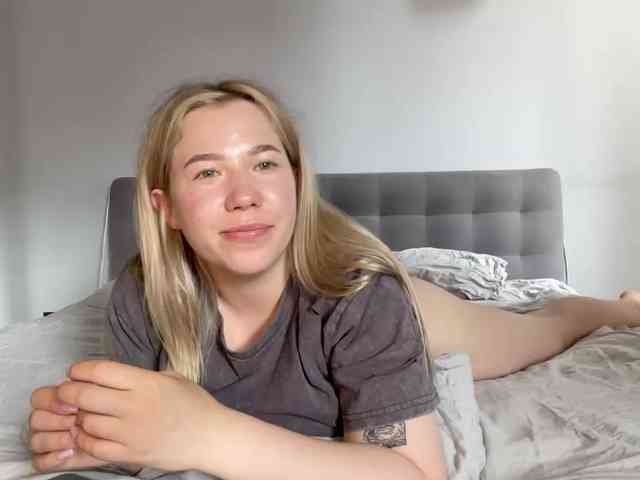 AlyraSun Live Webcam on BongaCams