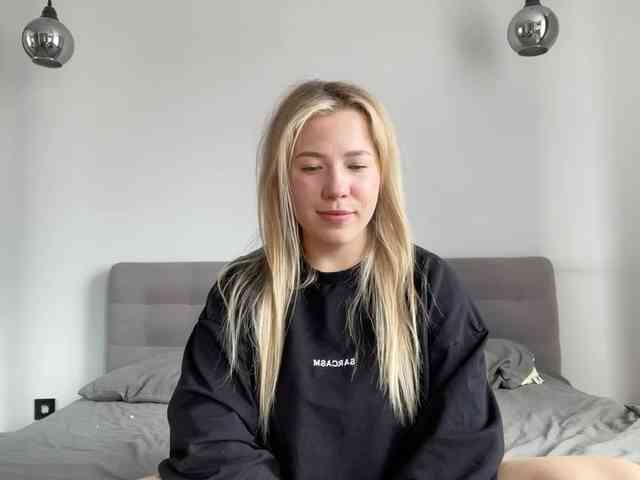 AlyraSun webcam