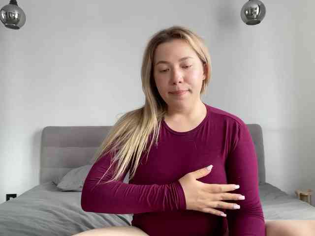 AlyraSun webcam