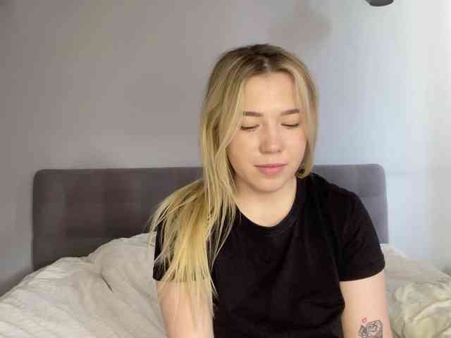 AlyraSun webcam