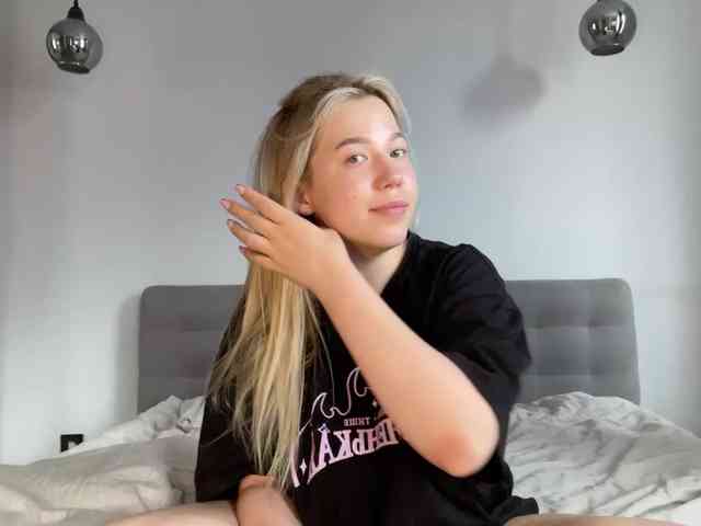AlyraSun webcam