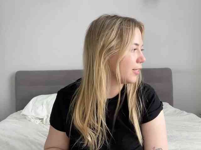 AlyraSun webcam