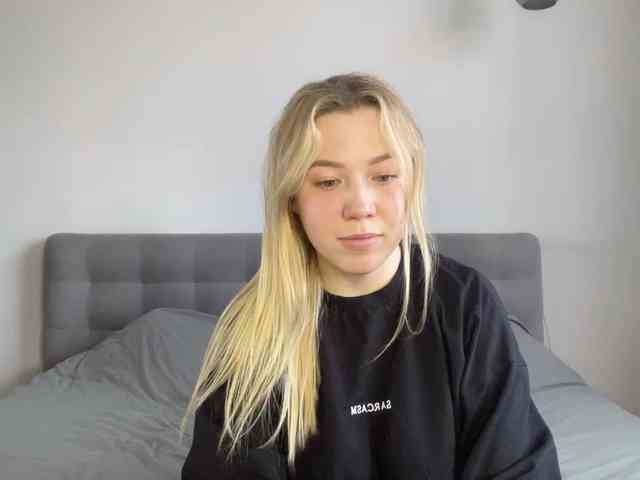 AlyraSun webcam