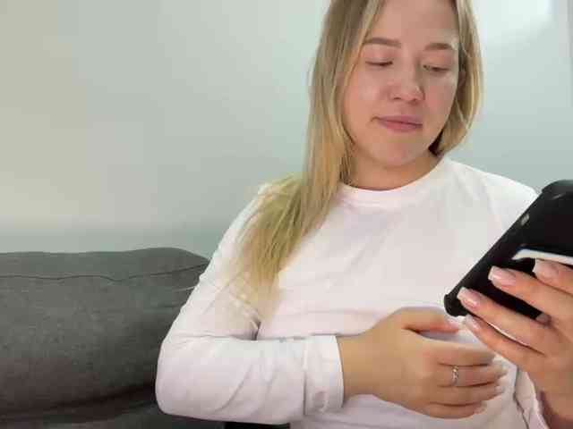 AlyraSun webcam
