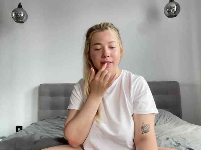AlyraSun webcam