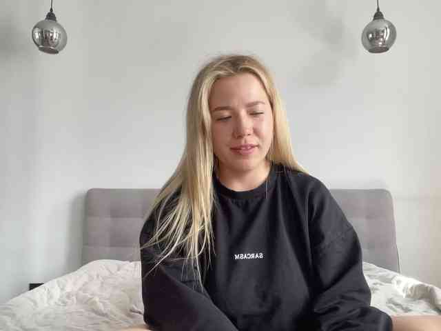 AlyraSun webcam