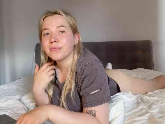 AlyraSun webcam