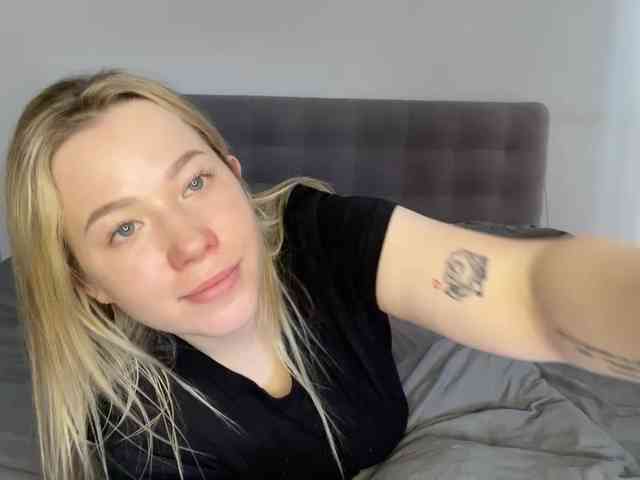 AlyraSun webcam
