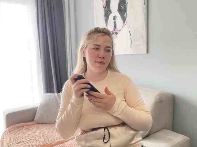 AlyraSun webcam