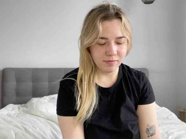 AlyraSun webcam