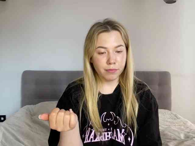AlyraSun webcam