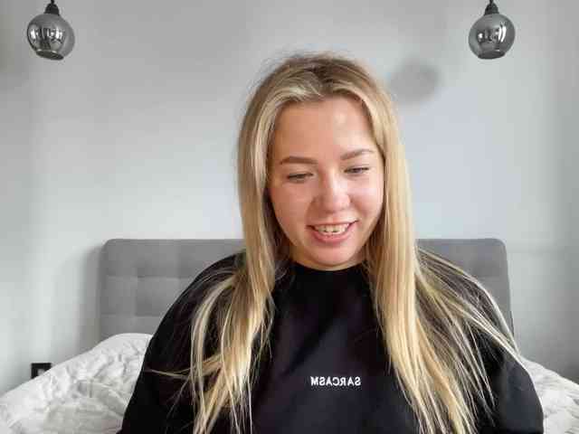 AlyraSun webcam
