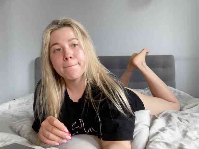 AlyraSun webcam