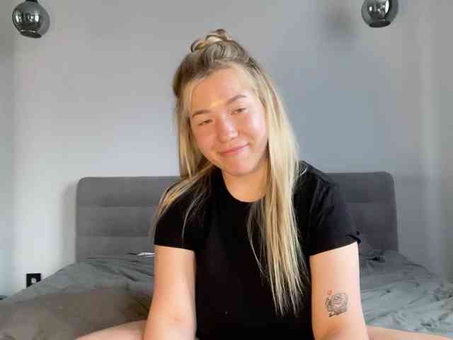 AlyraSun webcam