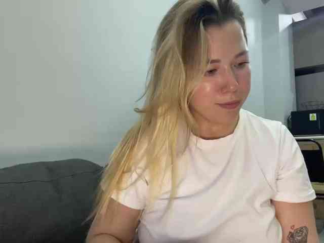 AlyraSun webcam