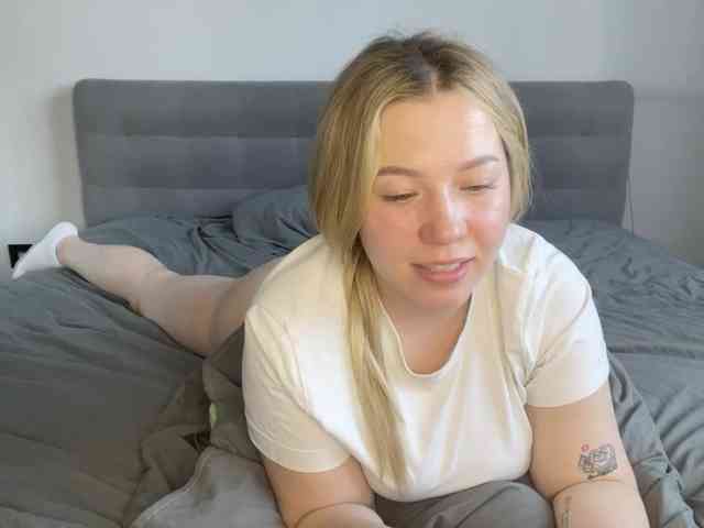 AlyraSun webcam