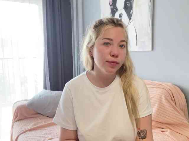 AlyraSun webcam