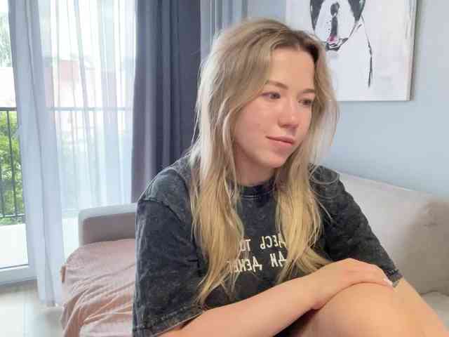 AlyraSun webcam