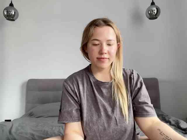AlyraSun webcam