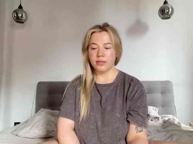 AlyraSun Live Webcam on BongaCams
