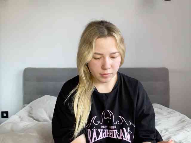 AlyraSun webcam