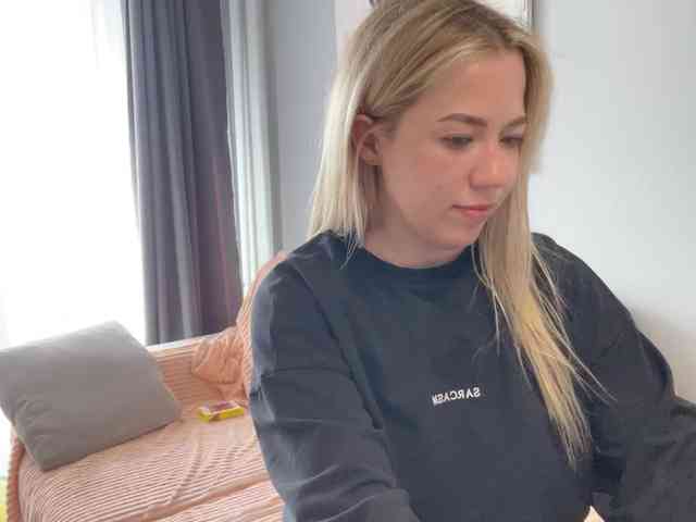 AlyraSun webcam