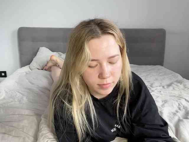 AlyraSun webcam