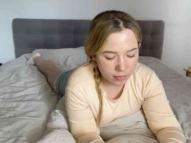 AlyraSun webcam