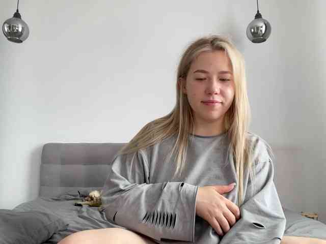 AlyraSun webcam