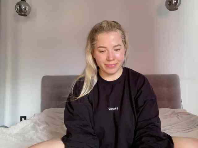 AlyraSun webcam