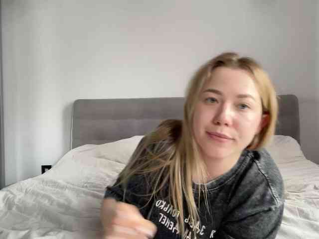AlyraSun webcam