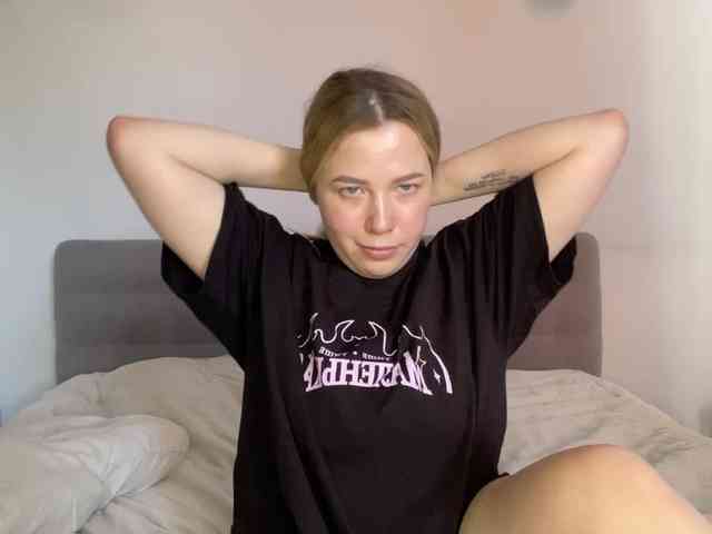 AlyraSun webcam