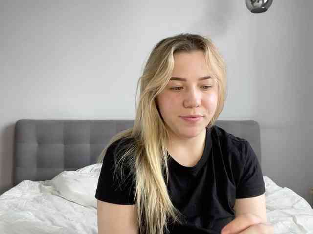 AlyraSun webcam