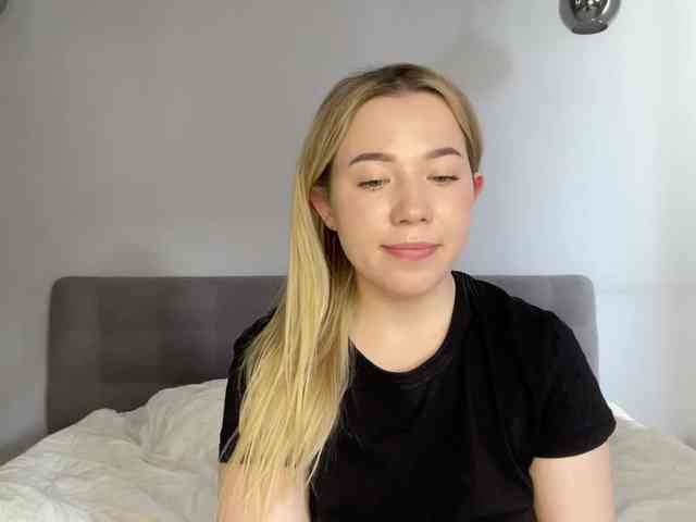 AlyraSun webcam