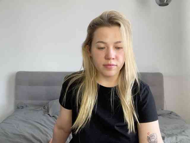 AlyraSun webcam